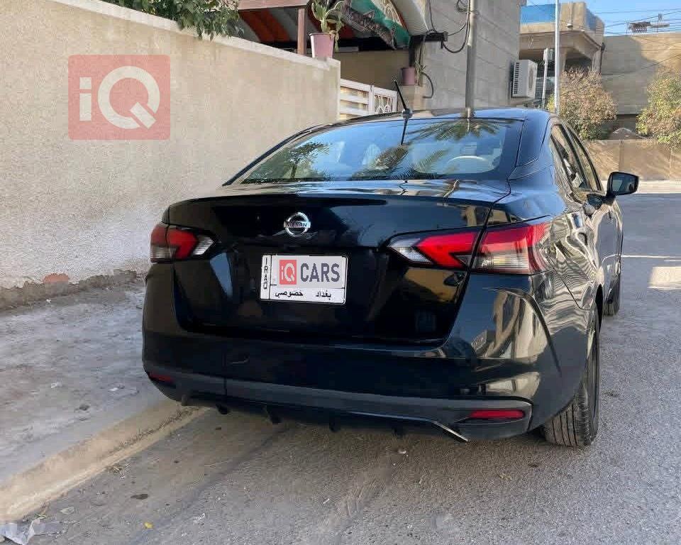 نيسان فيرسا